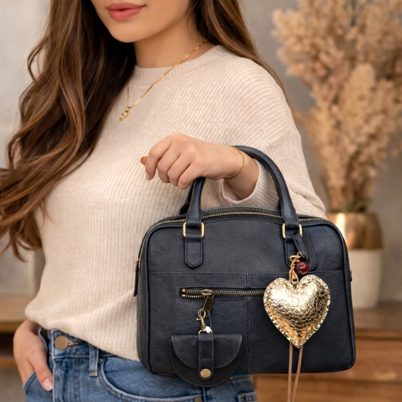 NWT Cooper Creek VINTAGE Handbag & Coin Purse with Heart Charm Included - Picture 7 of 7